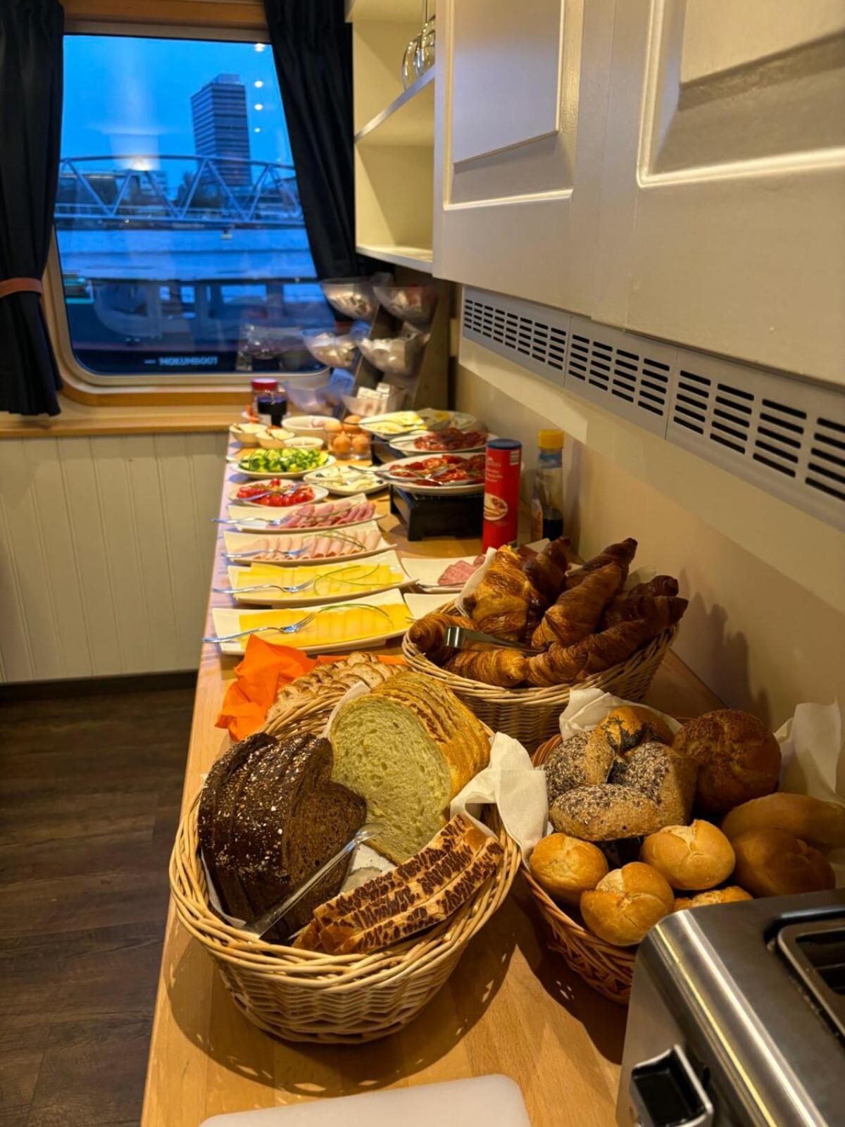 Hotelboat Iris フローニンゲン エクステリア 写真
